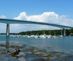 Des deux côtés du pont