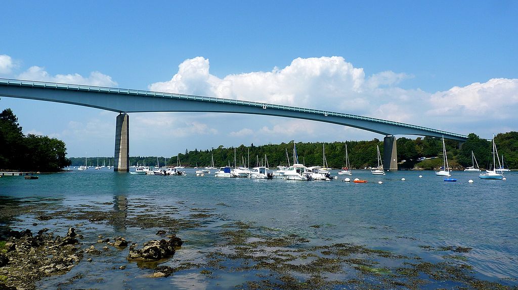 Des deux côtés du pont